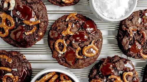 Salted Caramel Pretzel Crunch Cookies