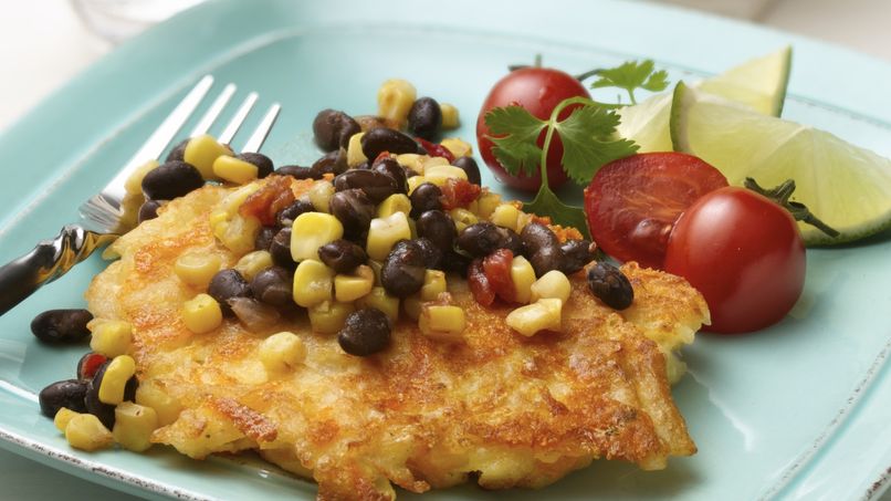 Tortitas de Papa con Salsa de Frijol Negro