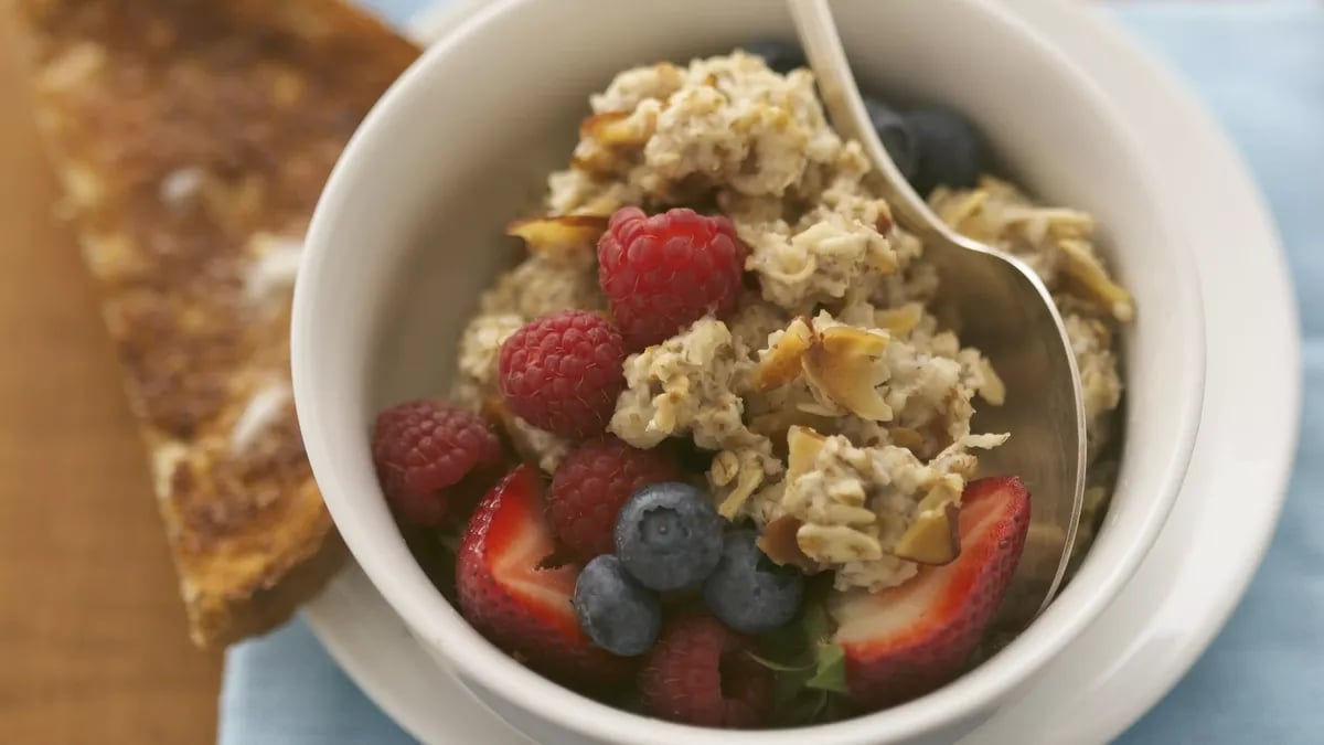 Gluten-Free Triple Berry Oatmeal Muesli