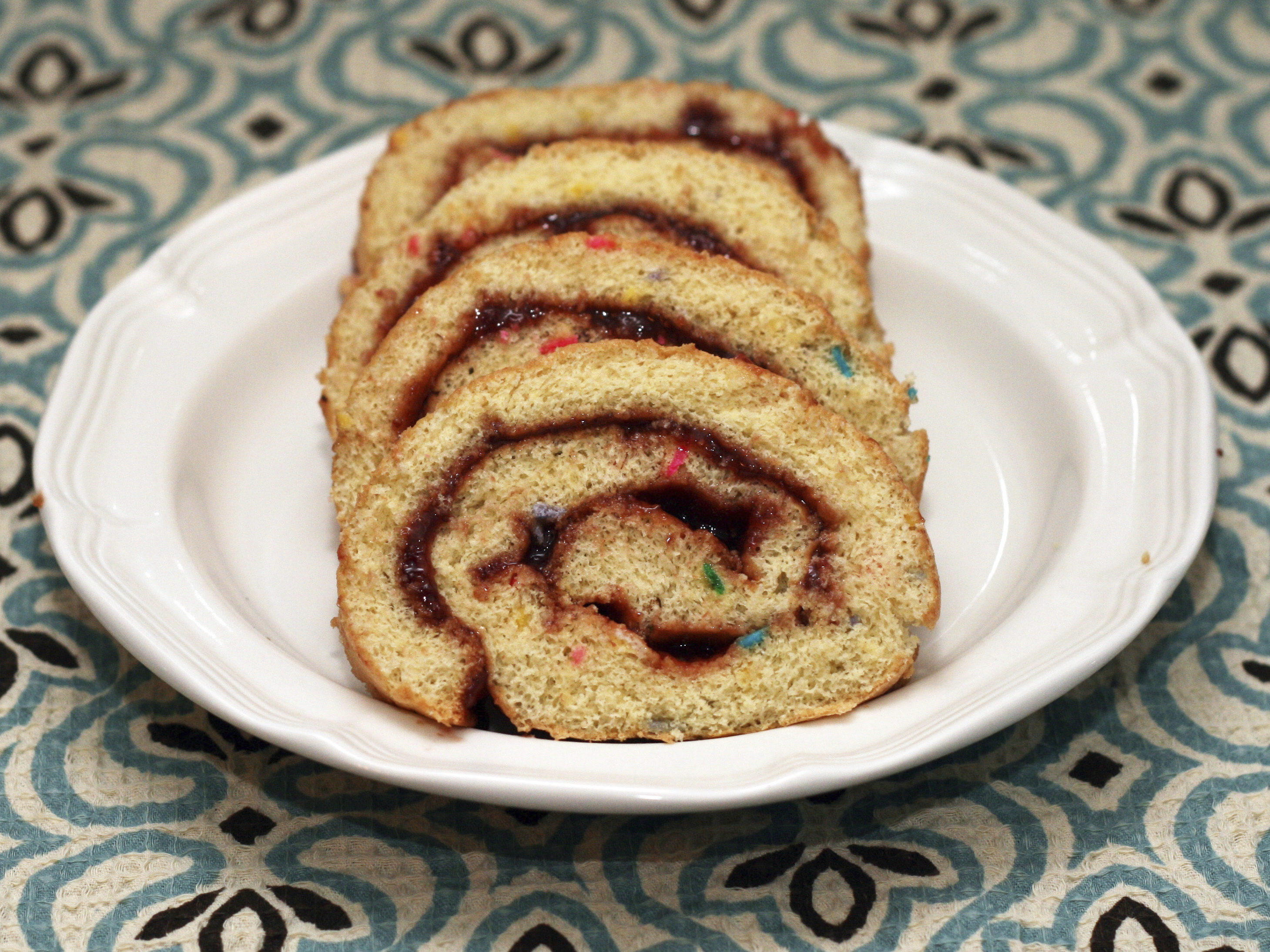 Strawberry Matcha Roll Cake ~Sweet & Savory