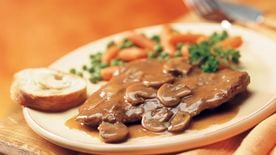 Slow Cooker Mushroom Round Steaks and Gravy ⋆ Real Housemoms