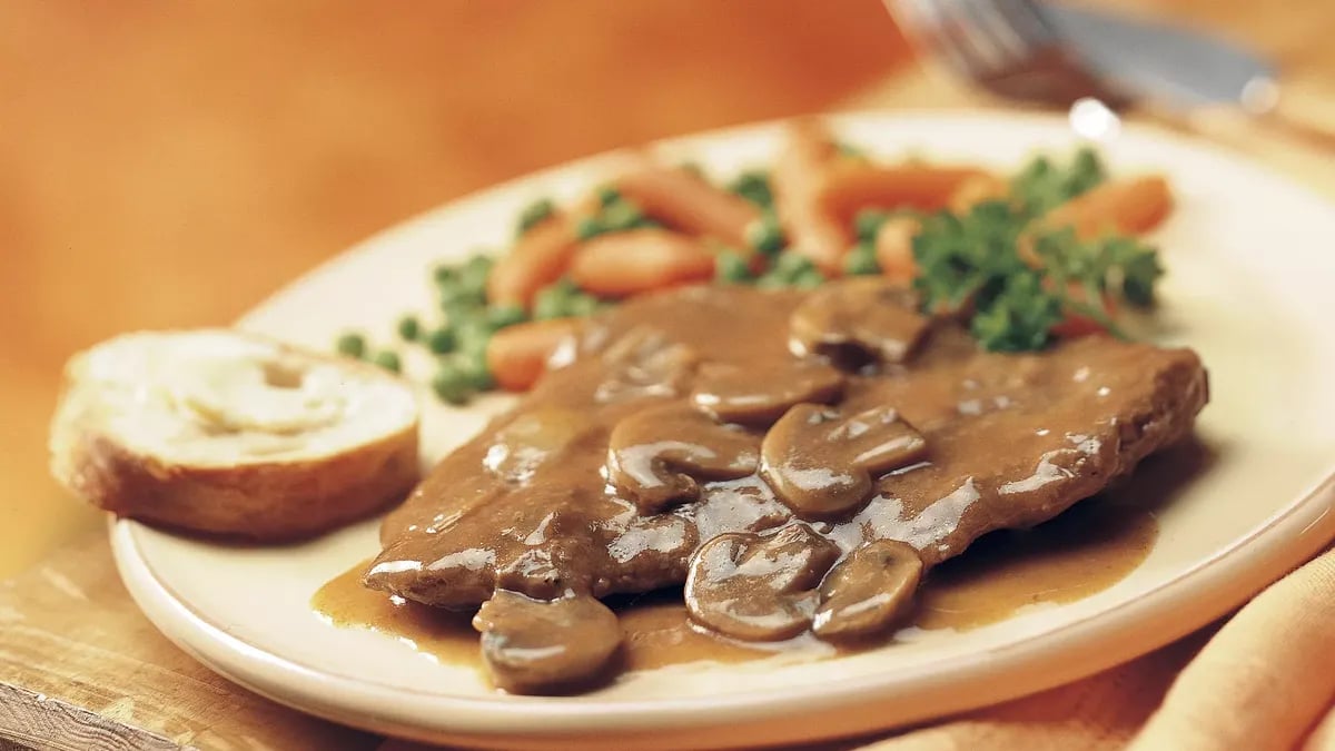 Slow-Cooker Swiss Steak and Gravy